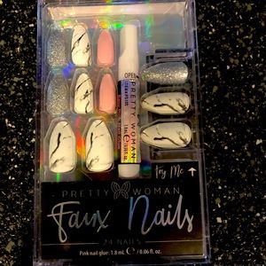 Pretty Woman Faux Nails